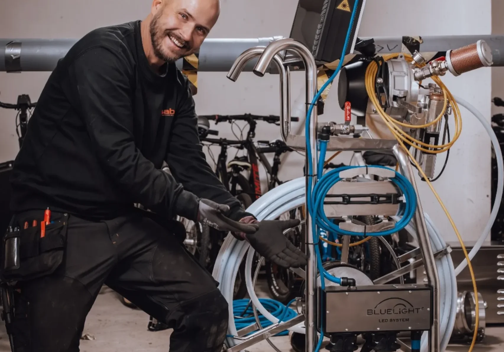 isab-rorinfodring-tekniker-rorrenings-utrustning-bluelight-led-system.